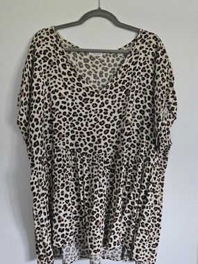 Chic Soul Leopard Print V-Neck Women’s Top - Cream/Brown